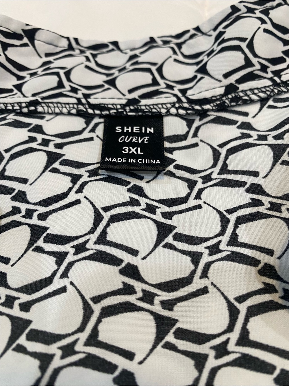 SHEIN Curve Black & White Geometric Print Top